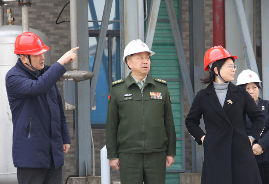 常州市委常委、常州軍分區(qū)大校司令員廖鵬一行來常州制藥廠調研公司黨管武裝相關工作